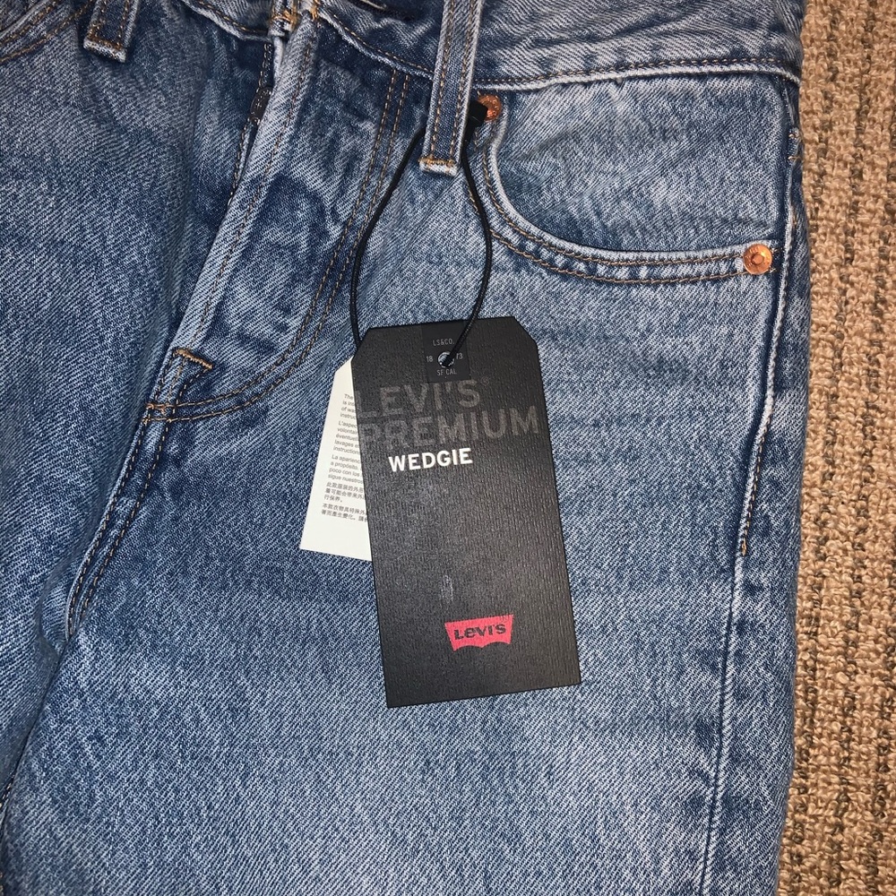 Women’s Levi’s- Wedgie Jean